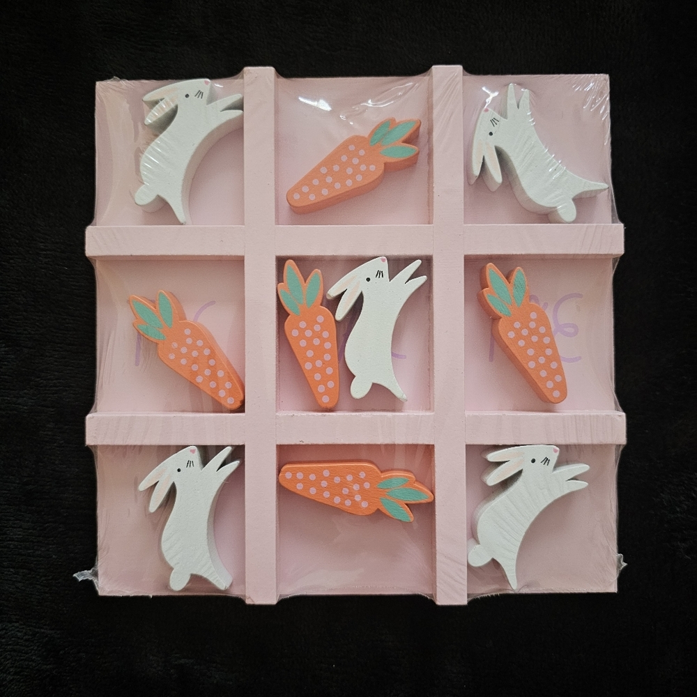 NWT Easter Tic Tac Toe with Bunny and Carrot Pieces